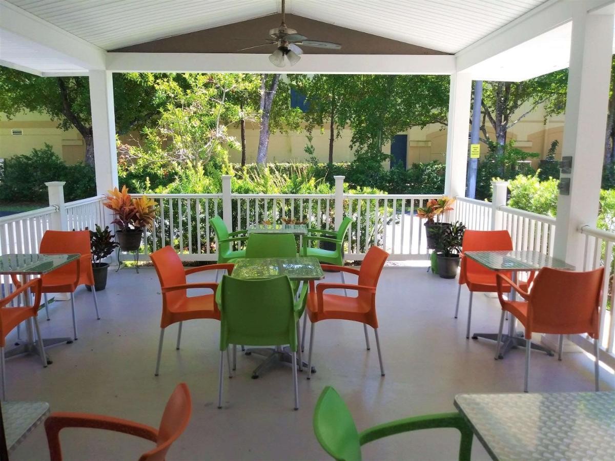 Quality Suites Fort Myers Airport I-75 Екстериор снимка