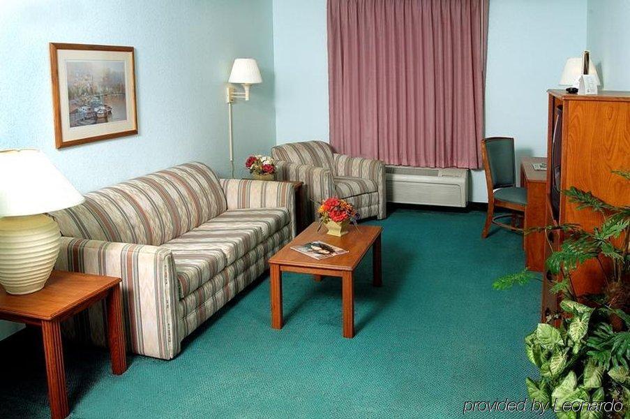 Quality Suites Fort Myers Airport I-75 Екстериор снимка
