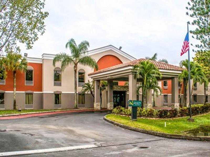 Quality Suites Fort Myers Airport I-75 Екстериор снимка