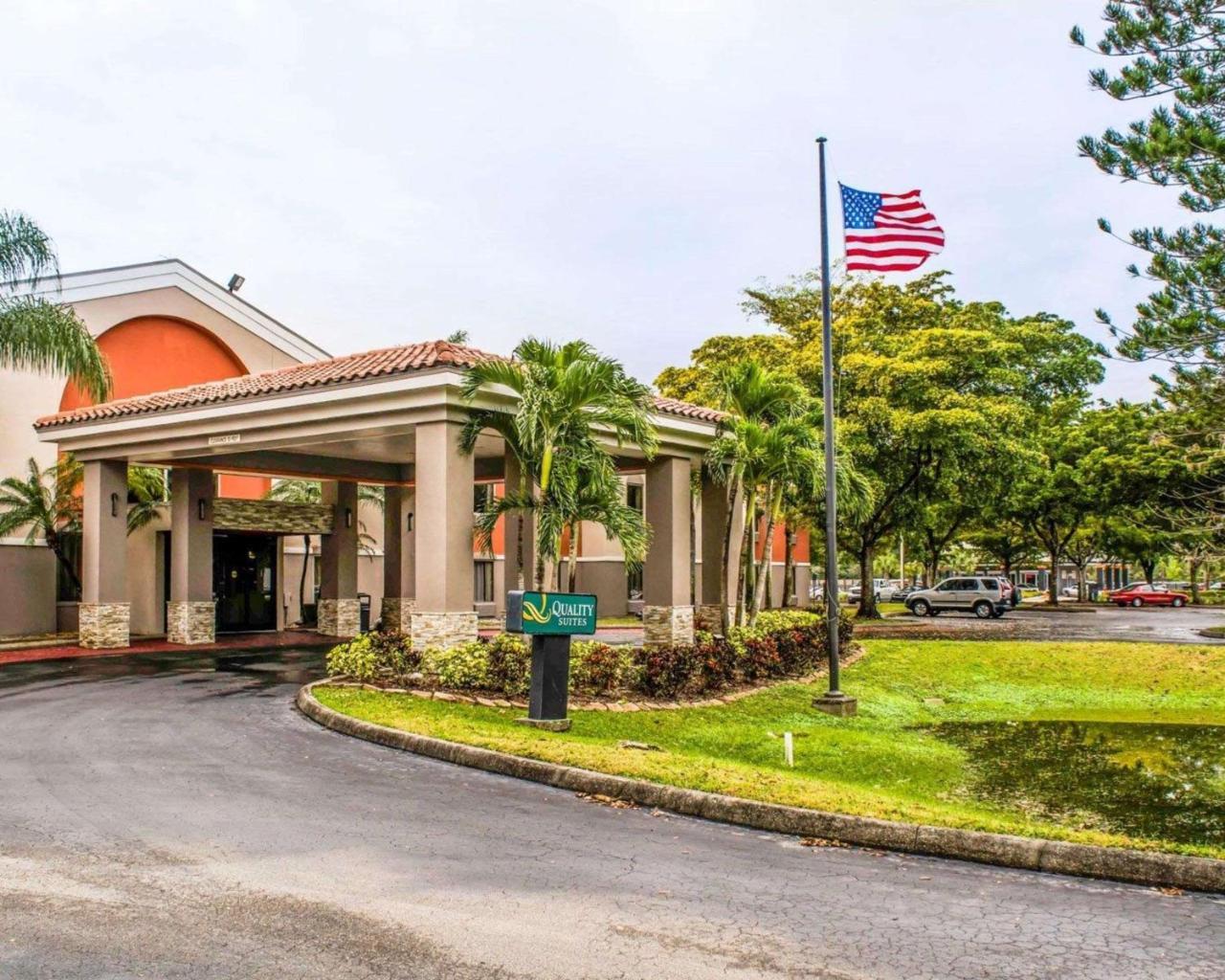 Quality Suites Fort Myers Airport I-75 Екстериор снимка
