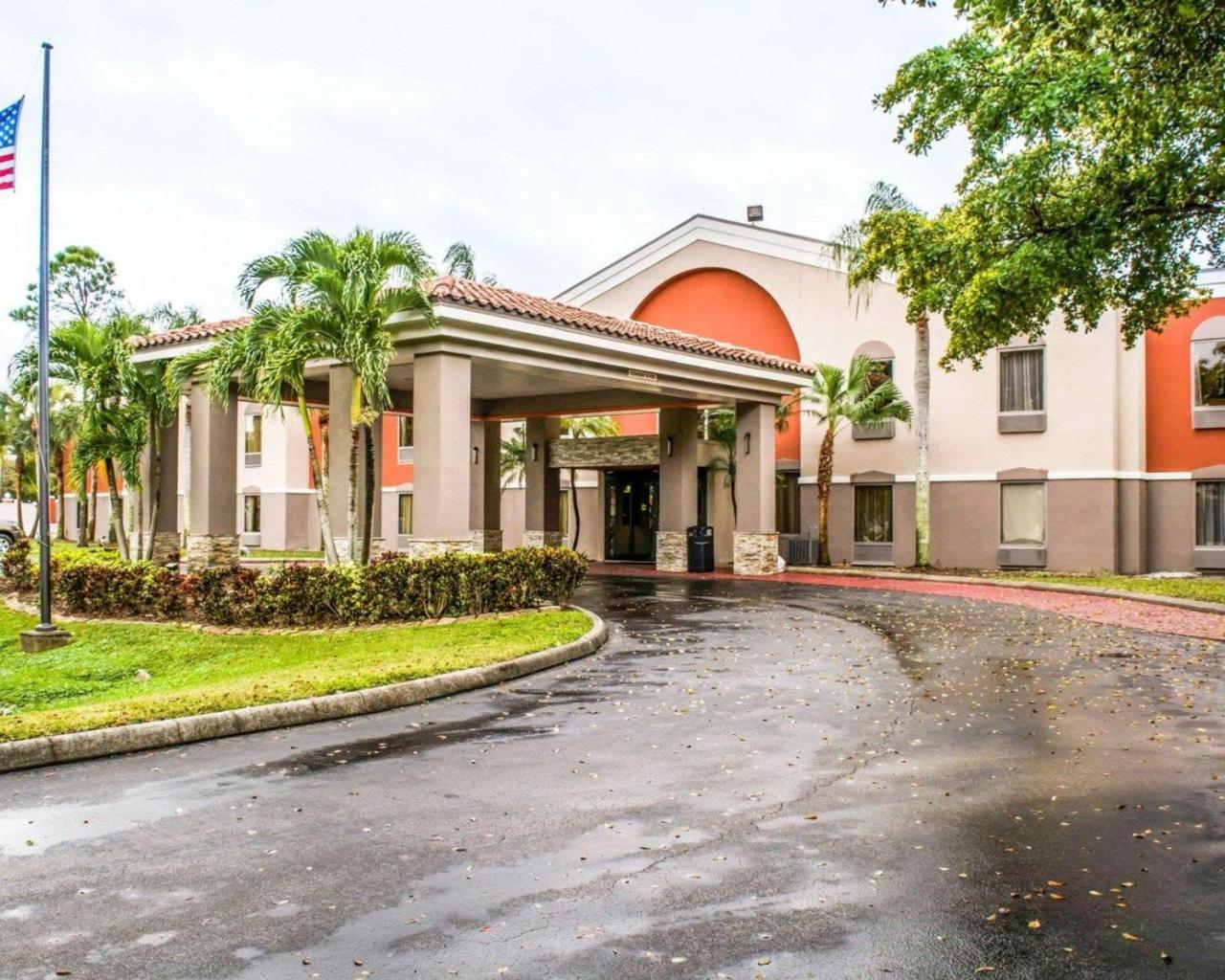 Quality Suites Fort Myers Airport I-75 Екстериор снимка